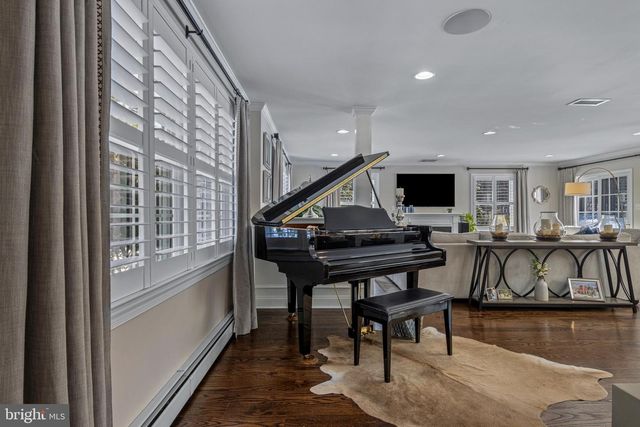 1012 WALTHAM RD, Berwyn, PA 19312