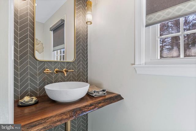 1012 WALTHAM RD, Berwyn, PA 19312