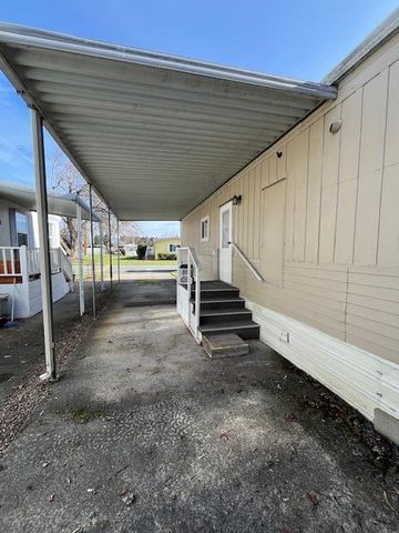 445 Ashwood Drive, Grants Pass, OR 97526