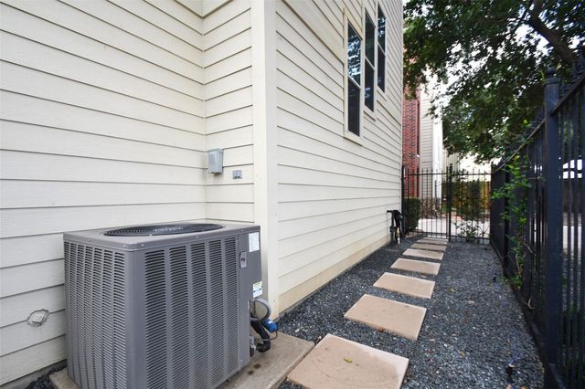 1016 Studer Street, Houston, TX 77007