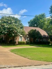 814 Byhalia Road, Hernando, MS 38632