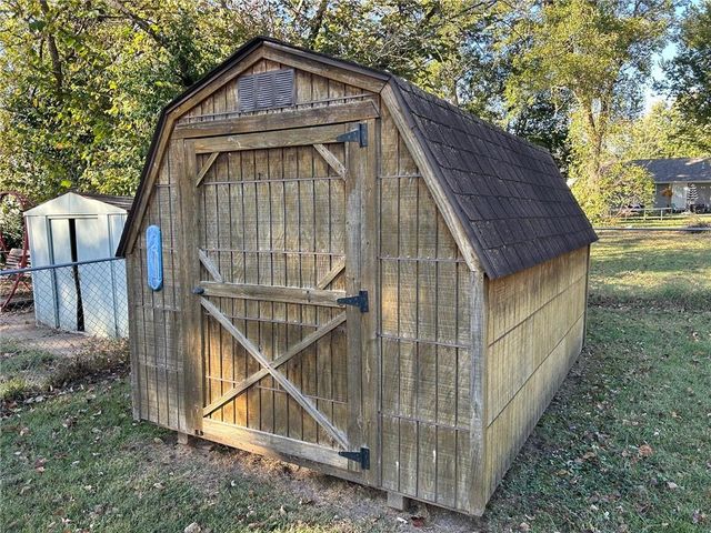 1833 N Cedar Street, Nevada, MO 64772