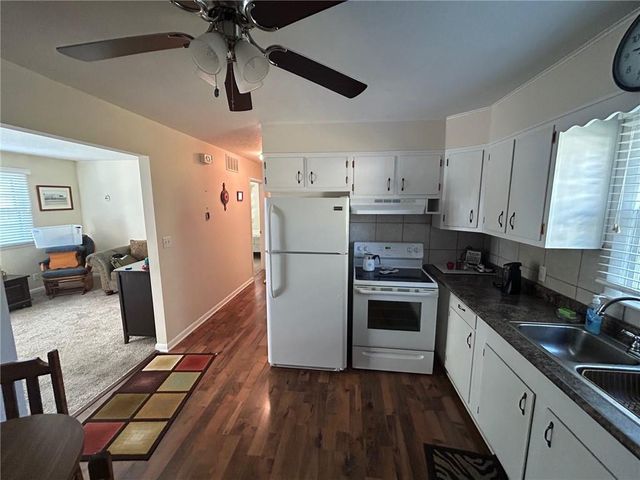 1833 N Cedar Street, Nevada, MO 64772