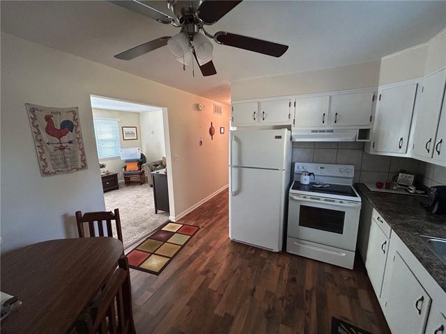 1833 N Cedar Street, Nevada, MO 64772