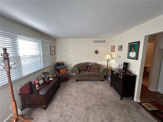 1833 N Cedar Street, Nevada, MO 64772