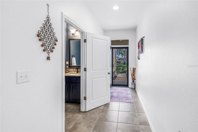 5284 6TH WAY N, St Petersburg, FL 33703