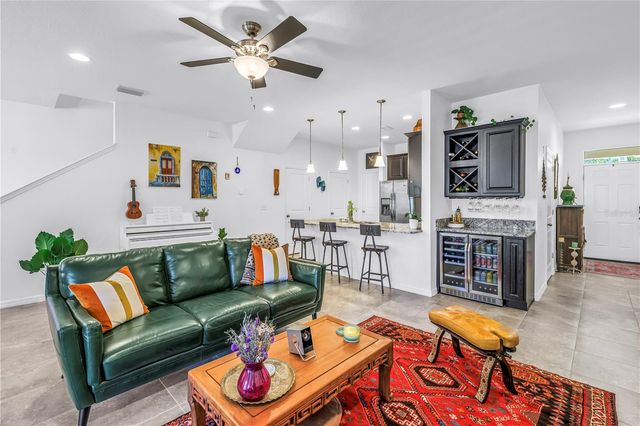 5284 6TH WAY N, St Petersburg, FL 33703