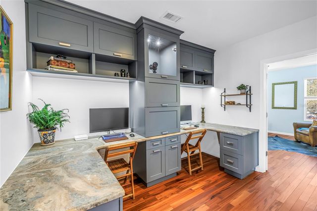 5284 6TH WAY N, St Petersburg, FL 33703