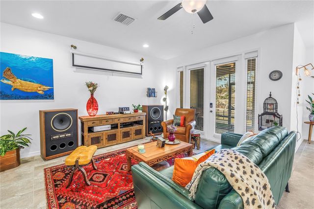 5284 6TH WAY N, St Petersburg, FL 33703