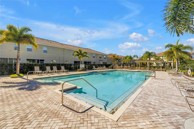 5284 6TH WAY N, St Petersburg, FL 33703