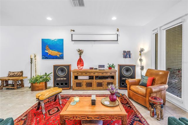 5284 6TH WAY N, St Petersburg, FL 33703