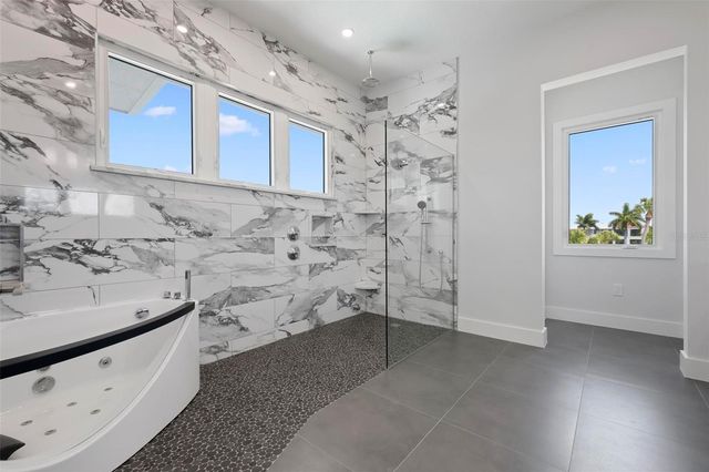 533 VENICE LANE, Sarasota, FL 34242