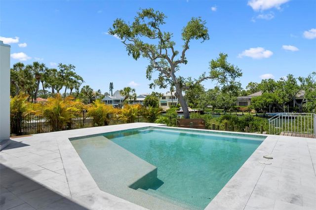 533 VENICE LANE, Sarasota, FL 34242