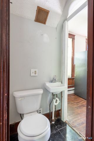 67 Hobart Street, New Haven, CT 06511
