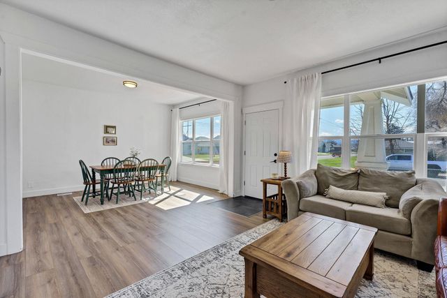 4323 E Cleveland Ave, Spokane, WA 99217