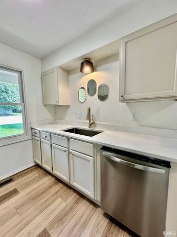5927 S Phyllis Court, Bloomington, IN 47403