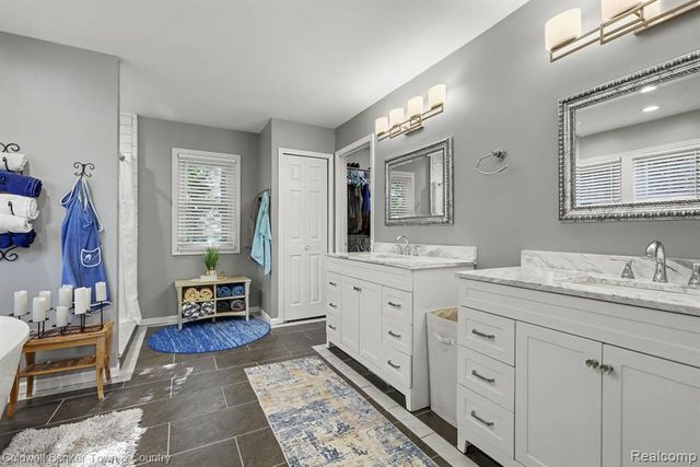10802 Charring Cross Circle, Whitmore Lake, MI 48189