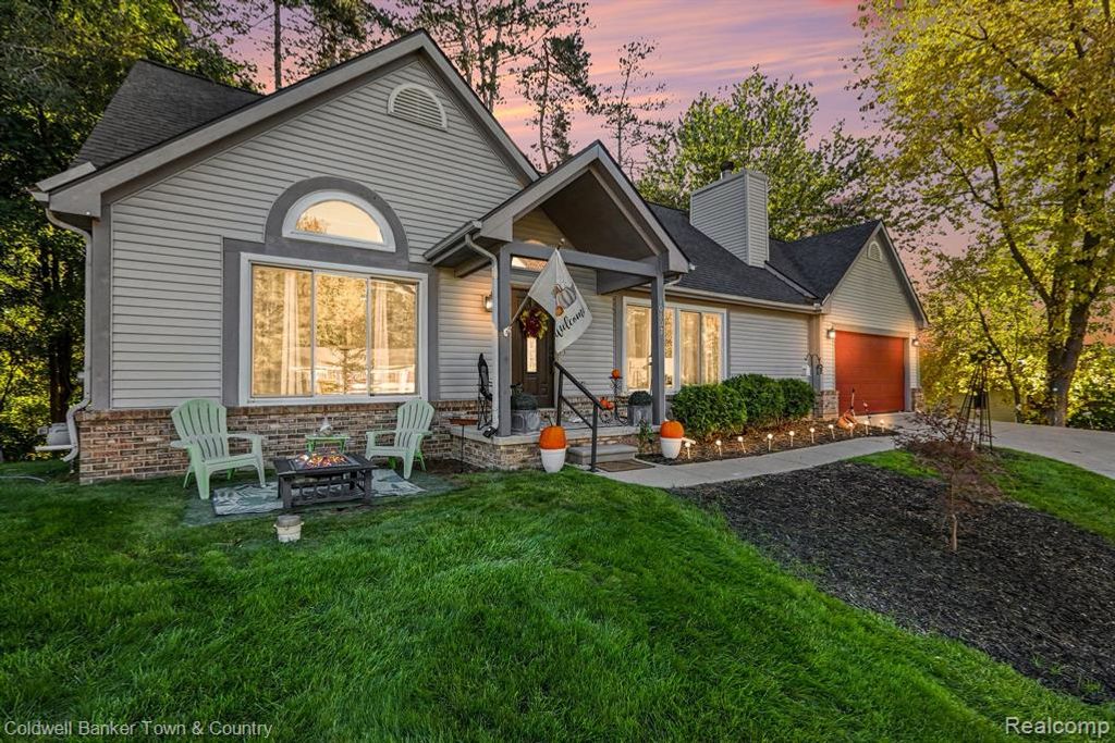 10802 Charring Cross Circle, Whitmore Lake, MI 48189