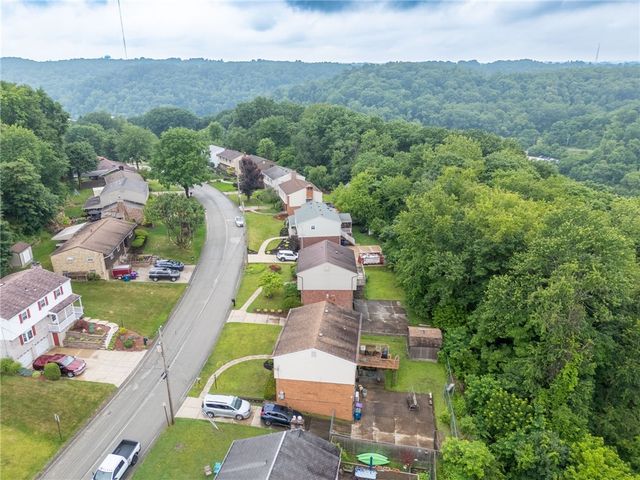 261 Shasta Dr, Plum Boro, PA 15239