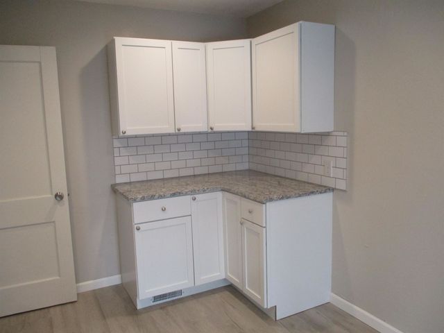 3206 W MacArthur Rd, Wichita, KS 67217