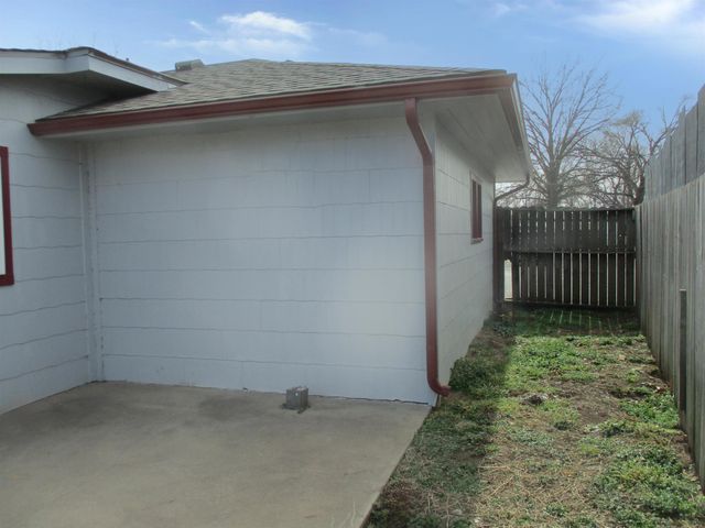 3206 W MacArthur Rd, Wichita, KS 67217