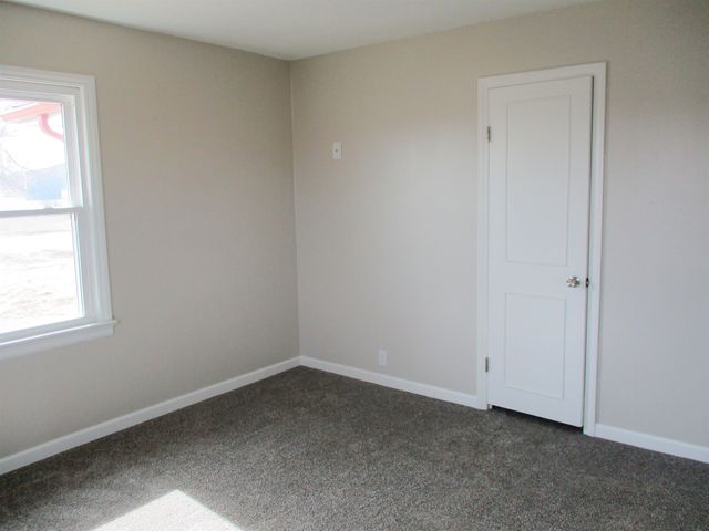 3206 W MacArthur Rd, Wichita, KS 67217