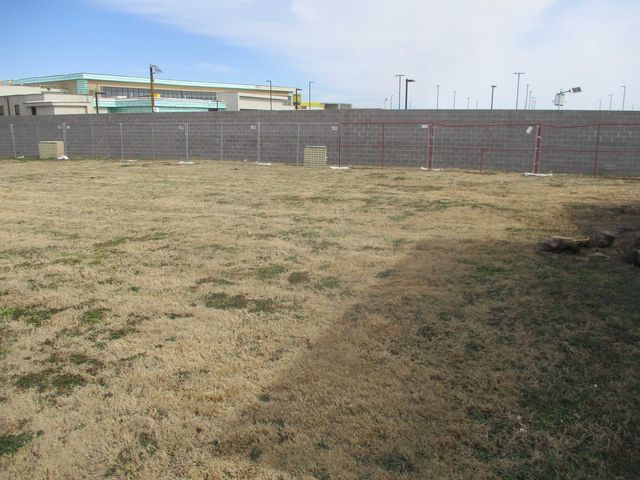 3206 W MacArthur Rd, Wichita, KS 67217