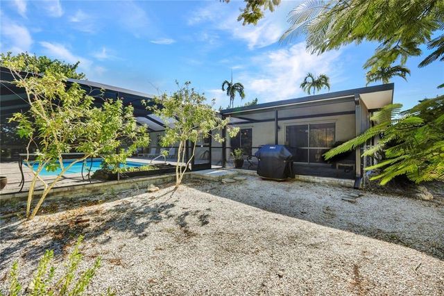1737 Serenity LN, Sanibel, FL 33957