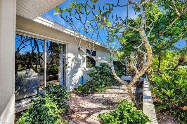 1737 Serenity LN, Sanibel, FL 33957