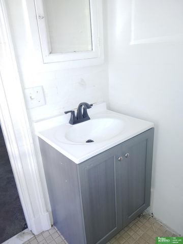 2322 Read Street, Omaha, NE 68112