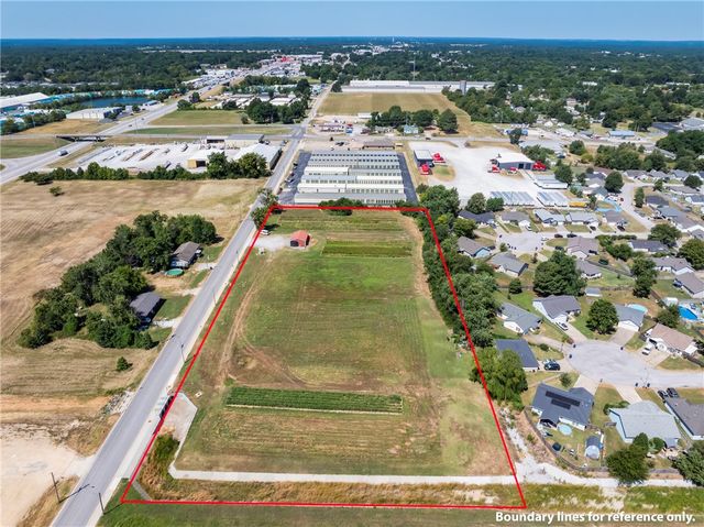 1595 E Kenwood Street, Siloam Springs, AR 72761