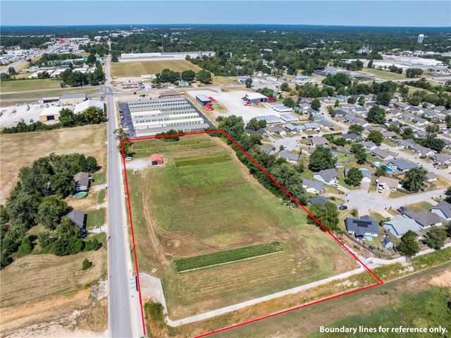 1595 E Kenwood Street, Siloam Springs, AR 72761