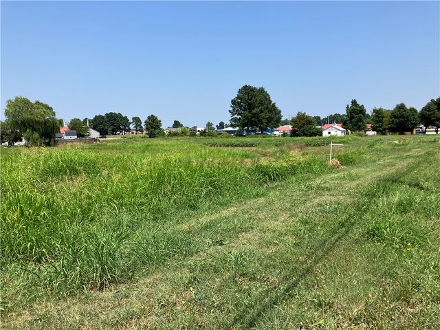1595 E Kenwood Street, Siloam Springs, AR 72761