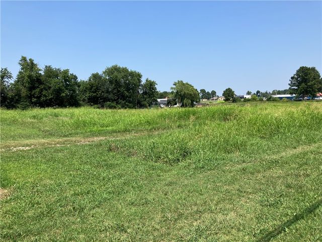 1595 E Kenwood Street, Siloam Springs, AR 72761