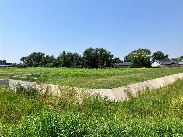 1595 E Kenwood Street, Siloam Springs, AR 72761