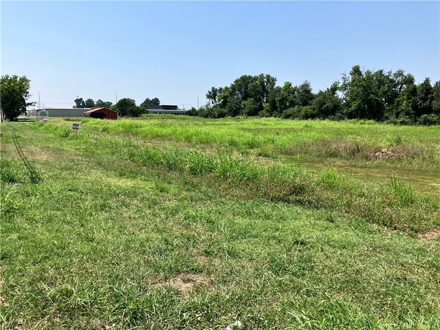 1595 E Kenwood Street, Siloam Springs, AR 72761