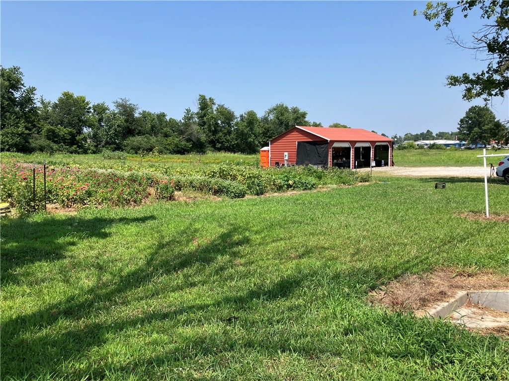 1595 E Kenwood Street, Siloam Springs, AR 72761