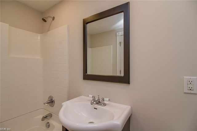 720 Redgate Ave Apt 3, Norfolk, VA 23507