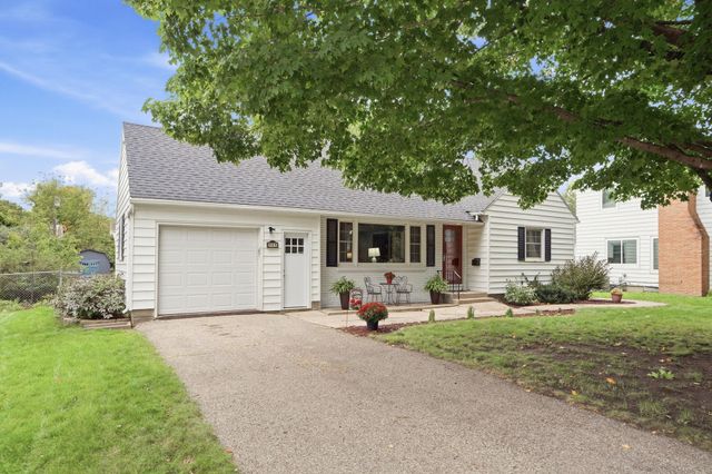 717 Memorial Parkway SW, Rochester, MN 55902