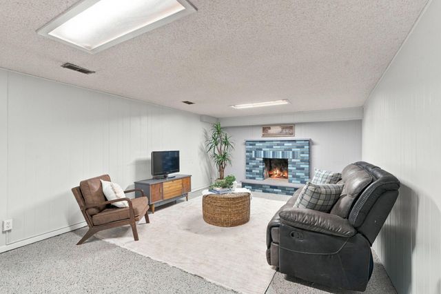 717 Memorial Parkway SW, Rochester, MN 55902