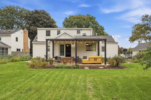 717 Memorial Parkway SW, Rochester, MN 55902