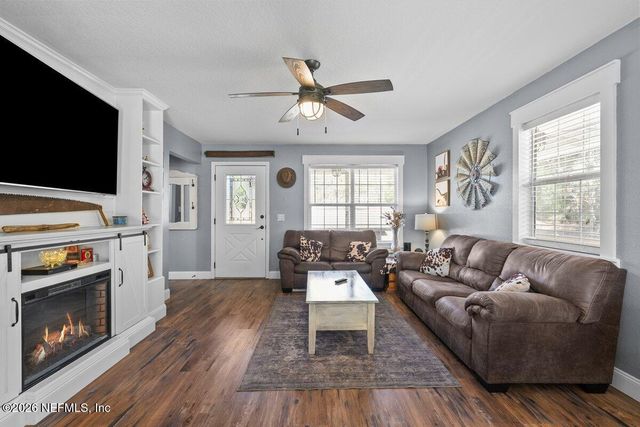 240 WHIRLWIND Loop, Hawthorne, FL 32640