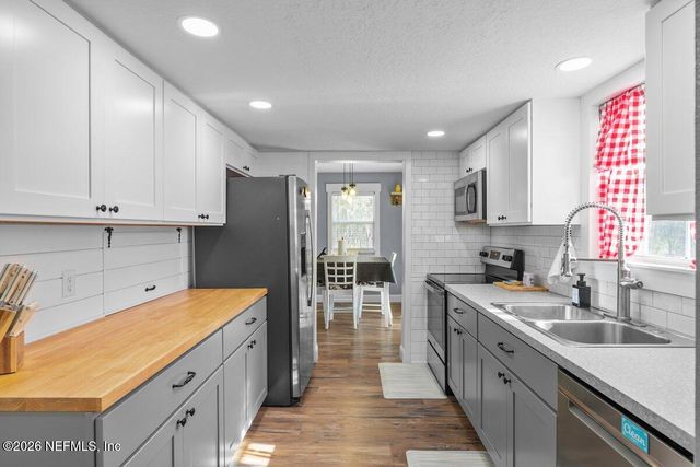 240 WHIRLWIND Loop, Hawthorne, FL 32640