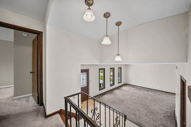 1045 Heather Lane, Munster, IN 46321