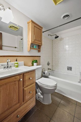 1045 Heather Lane, Munster, IN 46321