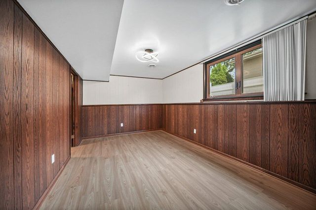 1045 Heather Lane, Munster, IN 46321