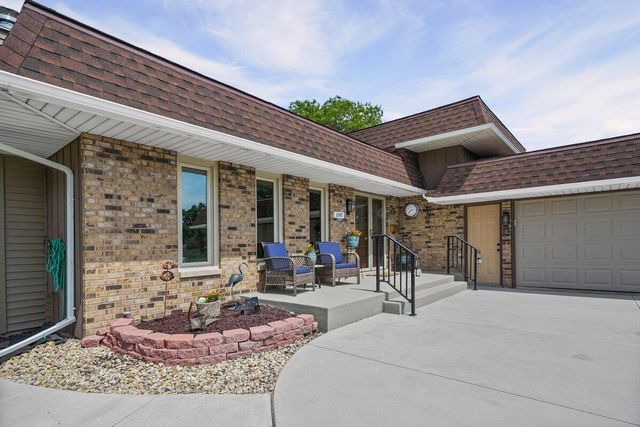 1045 Heather Lane, Munster, IN 46321