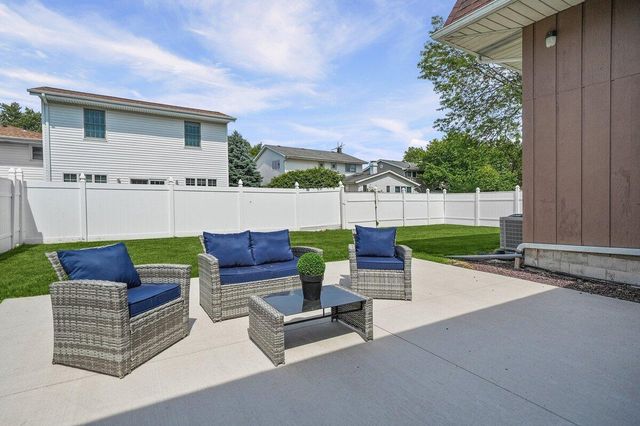 1045 Heather Lane, Munster, IN 46321