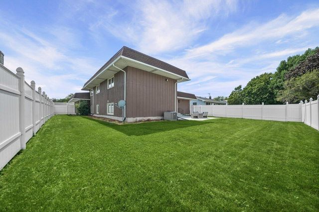 1045 Heather Lane, Munster, IN 46321