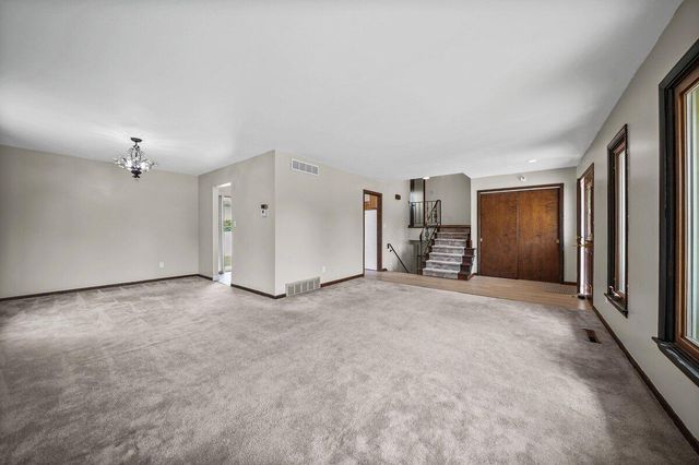1045 Heather Lane, Munster, IN 46321